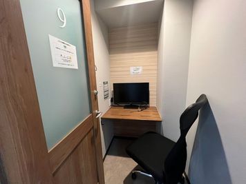 【1名用完全個室／30分220円】赤坂見附駅目の前！＜ブース9＞ ※予約時間前は入室不可 - いいオフィス赤坂見附