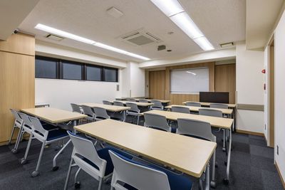⭐️⭐️新宿三丁目駅C8出口を出てすぐ！スタッフ常駐のため安心してご利用いただけます！✨Wi-Fi有り【20名セミナールーム】 - 新宿アントレサロン