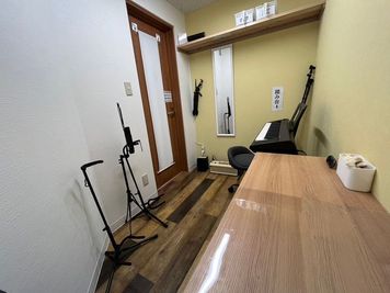 スタジオトマト久地 【スタジオトマト久地Cスタジオ】音楽練習やワークスペースに！の室内の写真