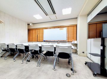【1名～10名以下におススメ】飲食OK・安心のネット環境♪商談、教室、web会議、勉強会等！大宮駅徒歩7分格安・おしゃれな会議室 - 貸会議室２４大宮