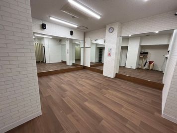 スタジオトマト久地 【スタジオトマト久地Bスタジオ】ダンスや自主練等レンタルスタジオの室内の写真