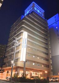 三宮駅から徒歩13分 - 東横INN神戸三宮駅東 会議室の外観の写真