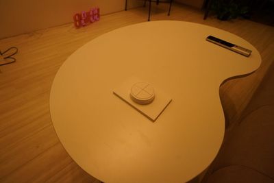 丸い調光コントローラを回せば光量が無段階で調光できます。4つの色味をプリセット済み - スペースボン スペースボン　上前津  【新予約ページ移行のため新規受付停止中】の設備の写真