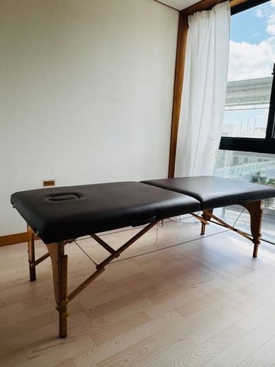 施術ベッドあり彡窓に囲まれた吹き抜け空間【ちゅらスペース】 - ちゅらスペース【安里358】