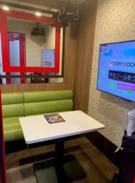 カラオケビッグエコー 熊本下通り店 《9～10名用》カラオケルーム【サイズL】の室内の写真