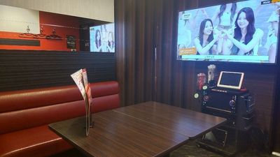 カラオケビッグエコー 大分駅前店 《9～10名用》カラオケルーム【サイズL】の室内の写真