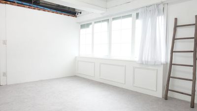 南西の窓＋白壁（11時撮影） - サモスタ恵比寿 サモスタ恵比寿１号店の室内の写真