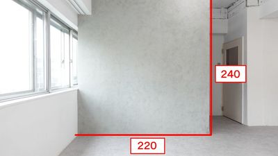 コンクリ調の壁（11時撮影） - サモスタ恵比寿 サモスタ恵比寿１号店の室内の写真