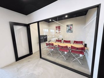 ジユウノハコ 名古屋駅西口店【名古屋駅徒歩6分！ガラス張りデザインの6名部屋スペース】 - 名古屋会議室 ジユウノハコ 名古屋駅西口店