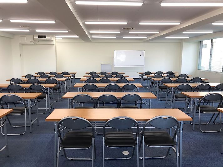 第8会議室(最大60名会議室) - 共栄実業(株) 三栄ビル