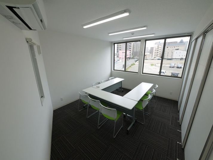 会議室A(最大9名着席可) - 平和住宅情報センター仙台駅東口店2F