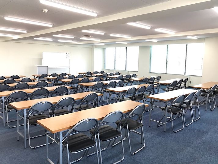 第8会議室(最大60名会議室) - 共栄実業(株) 三栄ビル