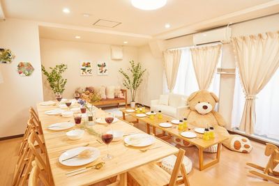 南向きで、1日を通して綺麗な自然光が入ります。
動画撮影やテレビ撮影、ロケ、アイドル撮影会、雑誌撮影、商品撮影、物撮りなどでもご利用いただけます。 - Moff room🧸（天神橋筋六丁目店）🧸 🧸Moff room《天神橋筋六丁目店》🧸の室内の写真