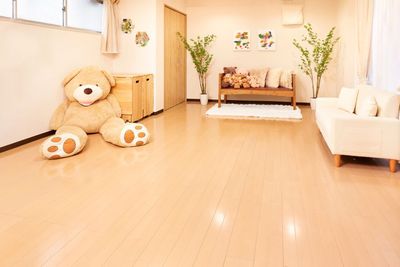 テーブルを畳むと広々！ヨガにも最適！ - Moff room🧸（天神橋筋六丁目店）🧸 🧸Moff room《天神橋筋六丁目店》🧸の室内の写真