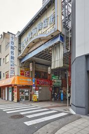 アーケード内のビルなので、地下鉄天神橋筋六丁目駅、JR天満駅から雨に濡れずに行けます♪ - Moff room🧸（天神橋筋六丁目店）🧸 🧸Moff room《天神橋筋六丁目店》🧸の外観の写真