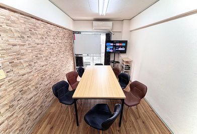 新たにテレビモニター導入しました！ - スカイ☆駅チカ会議室 駅チカ貸し会議室の室内の写真