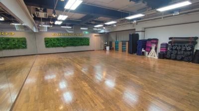インスタベース限定！大手フィットネス会社が運営の本格的ダンススタジオ - ゴールドジム心斎橋大阪店