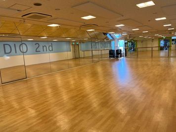 ゴールドジム本川越埼玉 2ndスタジオ（オプションでHOTスタジオに変更可）の室内の写真