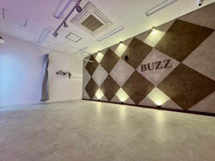 1st - 福岡博多駅前 レンタルスタジオ STUDIO BUZZ