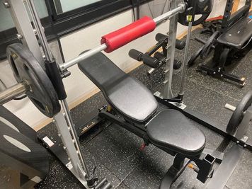 スミスラック - プライベートジム『Alter bodies fitness』 完全個室のトレーニングジムの室内の写真