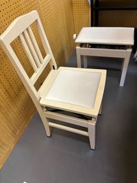 ピアノ椅子は背付き、背無しを選べます - SMDレンタルスタジオ 地下スタジオ　団体利用の室内の写真