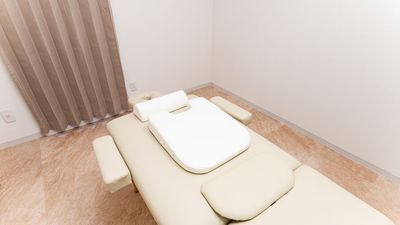 アームレスト、胸当て、半月枕 - レンタルサロン hump 五反田の設備の写真