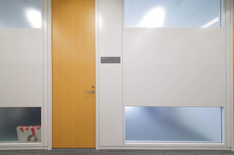 モニター付！4名打合室 - fabbit大阪本町