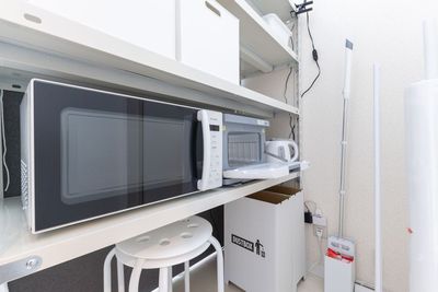 電子レンジ、タオルウォーマー、電気ケトル - space HIRO white rabbit 東中野店 レンタルサロンの設備の写真