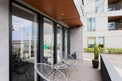 サーフィン後はウッドデッキでのんびり - 湘南レンタルスペース　Blue villa SURF×GYM×WORK 腰越の設備の写真