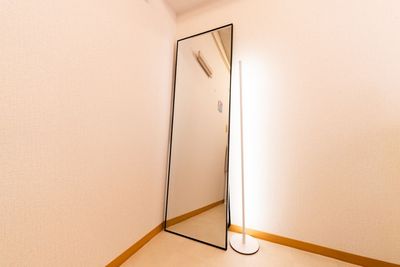 姿見（高さ160cm 横50cm） - レンタルサロン AndSTAR -Luna- 赤坂店の設備の写真