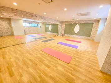 スタジオ&オフィス メビウス 【Aスタジオ】平日午前半額♪　★ダンス・ヨガ・床暖ヨガスタジオ★の室内の写真