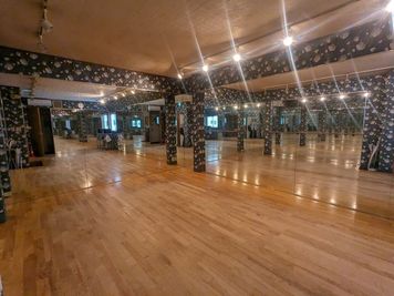 ３階【2名使用】駅チカ・フラメンコ・ダンス・練習・個人レッスン・文化目的の多目的スタジオ・フローリング・4面鏡  - スタジオ ラ  マレーナ