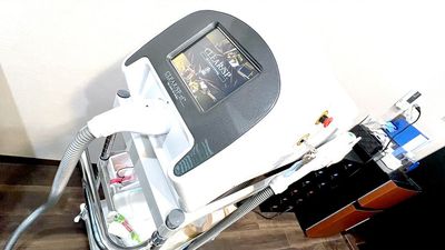 THR方式では施術速度が速くなり、より早く、効果的に脱毛が可能となっています。メンズクリアSP-efは一時間当たり2500円にてレンタルしております。 - ２４セルフ脱毛サロン[福生-昭島]-DeuxSpace- ２４H☆セルフ☆レンタルサロン[福生-拝島]-TURUPICA-の室内の写真