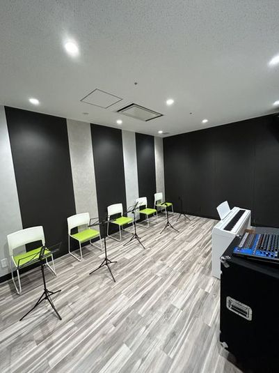 ミュージックアベニュー横浜みなとみらい  Room5 管楽器・ボーカル・少人数アンサンブル防音部屋の室内の写真