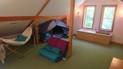 テントとハンモックは常設です - MOYS GARDEN 山の上で眺望good！テラス・ロフト付アメリカンな隠れ家的一軒家の室内の写真