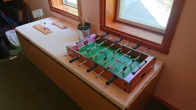 ゲームで和気あいあい - MOYS GARDEN 山の上で眺望good！テラス・ロフト付アメリカンな隠れ家的一軒家の室内の写真