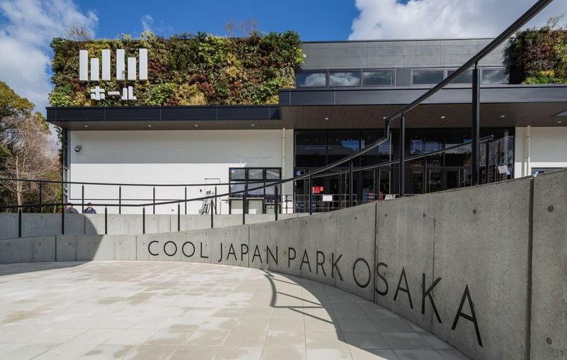 クールジャパンパーク大阪大ホール・中ホールの間にある中庭 - クールジャパンパーク大阪