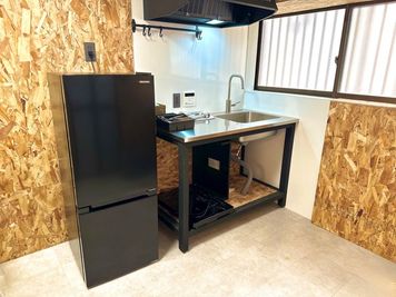 ≪１階≫
キッチン
 - 高槻ベース　室内バーベキュー  【室内バーベキュー🍖高槻ベース　一軒家貸切】15名迄利用ＯＫの室内の写真