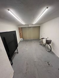 ≪1階≫土間スペース
・建物駐車場は車体サイズ制限がございます。オプション要確認。
・駐車場ご利用の際は卓球台が使用できません。 - 高槻ベース　室内バーベキュー  【室内バーベキュー🍖高槻ベース　一軒家貸切】30名迄利用ＯＫの室内の写真