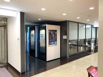【テレキューブ】コンワビル。視線と音を遮る、プライベートな集中環境。(123-02) - テレキューブ コンワビル