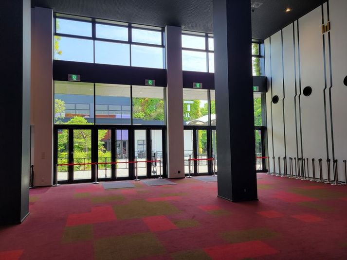 クールジャパンパーク大阪・大ホールのロビーのみ。 - クールジャパンパーク大阪