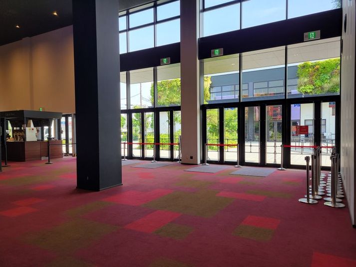 クールジャパンパーク大阪・大ホールのロビーのみ。 - クールジャパンパーク大阪