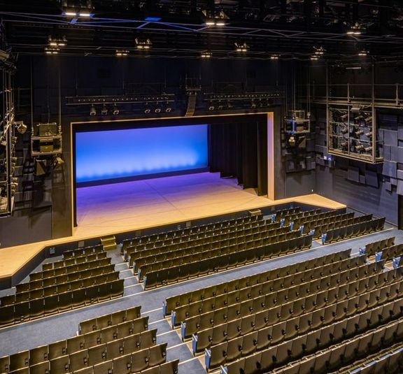 クールジャパンパーク大阪・中ホールのステージのみ。 - クールジャパンパーク大阪