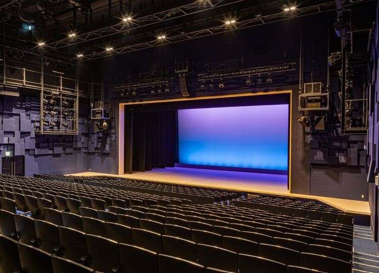 クールジャパンパーク大阪・中ホールのステージのみ。 - クールジャパンパーク大阪