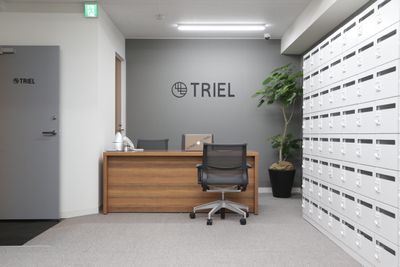 Triel東京　 6名会議室の入口の写真