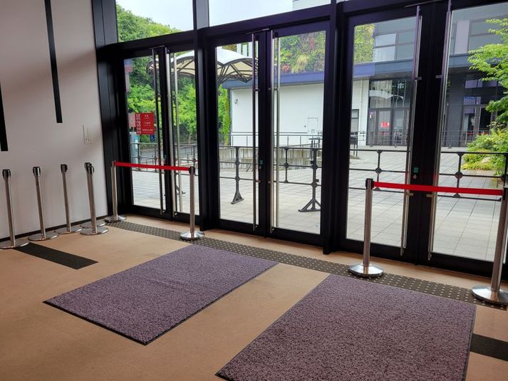 クールジャパンパーク大阪・中ホールのロビーのみ。 - クールジャパンパーク大阪