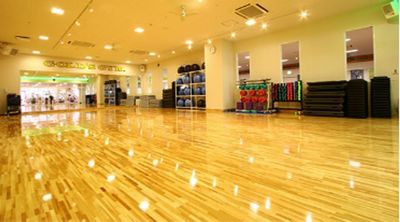 インスタベース限定！ゴールドジムが運営の25名収容可！本格的ダンススタジオ - ゴールドジム栗東滋賀