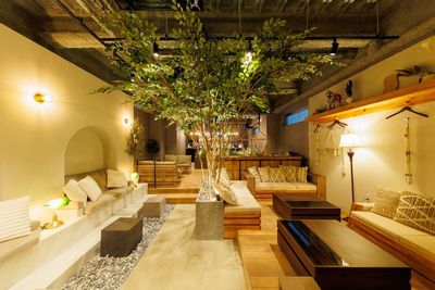 栄にあるお洒落なカフェバーとなっております✨
撮影利用からオフサイトミーティング等、利用用途は様々です🍃 - Relax BAR 栄住吉 Relax BAR 栄住吉｜イベント・撮影可📷の室内の写真
