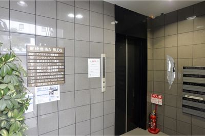 肥後橋INAビル9階 セミナールームの入口の写真