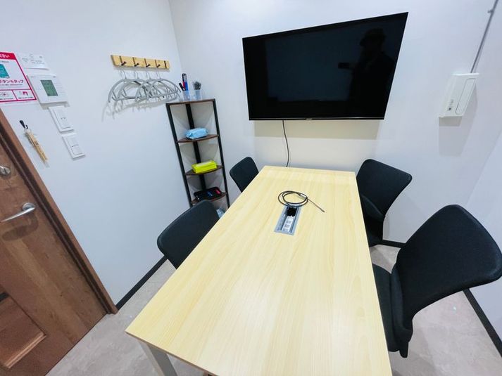 【高円寺駅から徒歩1分】4名会議室(RoomB) - いいオフィス高円寺